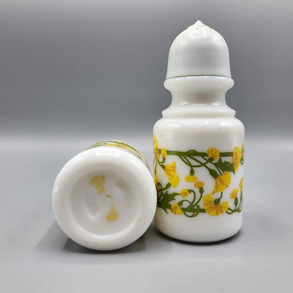 Vintage 1970s Milk Glass Salt & Pepper Shakers Wildflowers Yellow Floral Design - Picture 3 of 9
